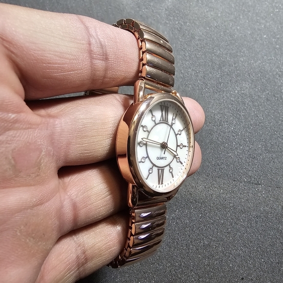 Accutime Ladies Quartz Fashion Watch Rose Gold Tone MOP Roman Dial Working - Picture 4 of 10